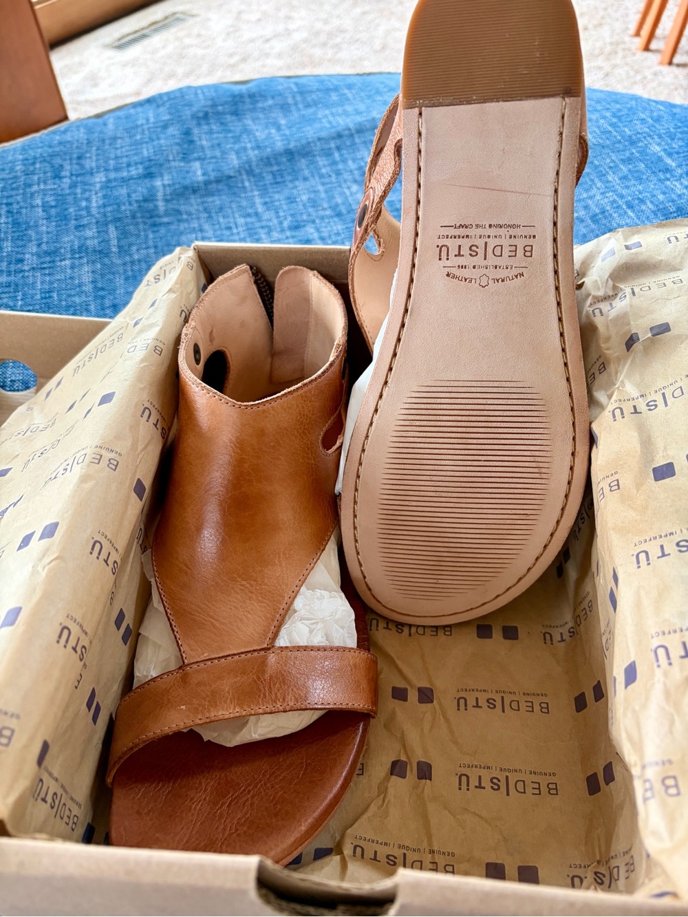 NIB, BedStu SOTO Cutout Stud Detail Back Zip Leather Sandal, Size 9 - Picture 7 of 9